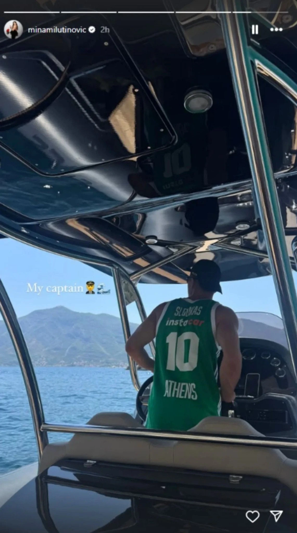 Ο Νέντοβιτς με φανέλα του αρχηγού του Παναθηναϊκού Ο Νέντοβιτς με φανέλα του αρχηγού του Παναθηναϊκού