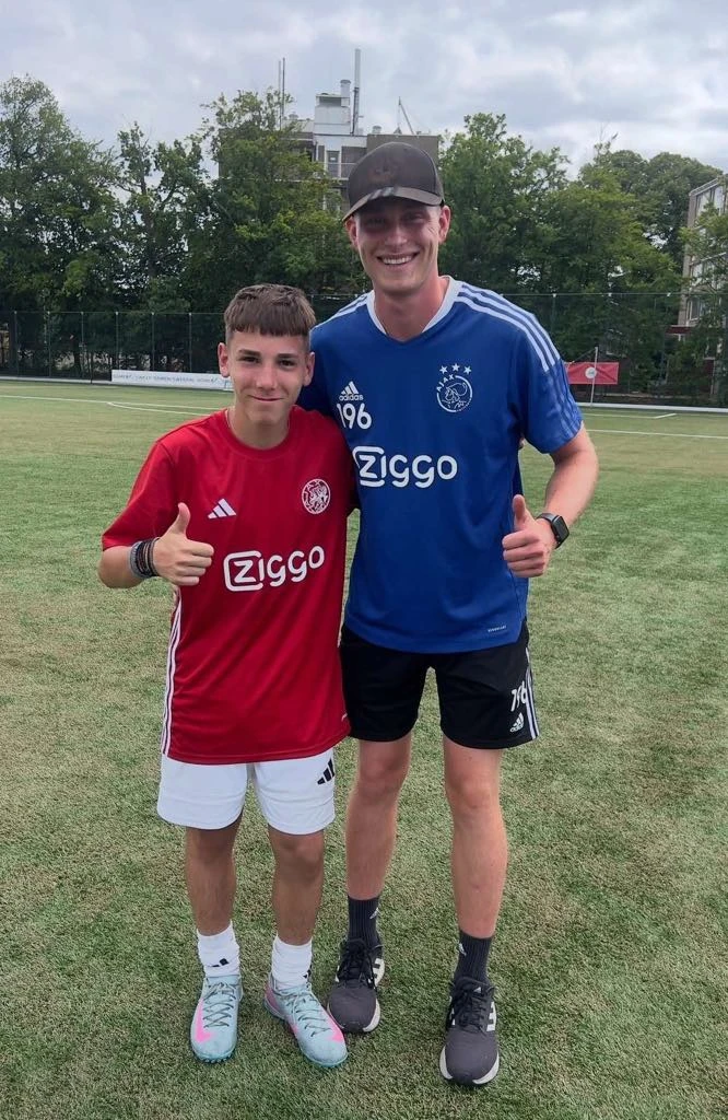 Ο Νικόλας Γάτας με τον προπονητή του