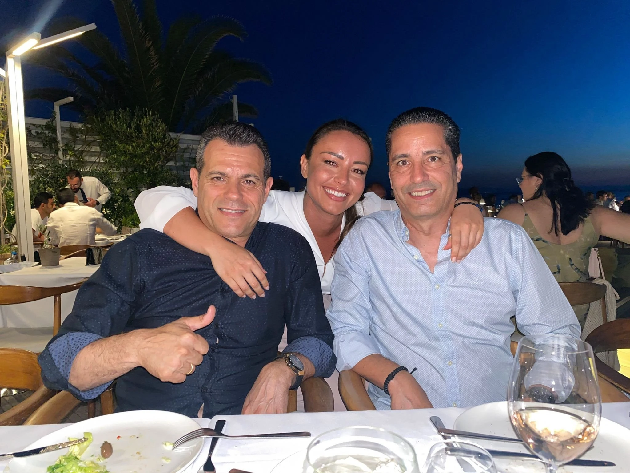 Η Γέλενα Τοντόροβιτς με τον Δημήτρη Ιτούδη και τον Γιάννη Σφαιρόπουλο / Πηγή: Αρχείο Γέλενα Τοντόροβιτς Η Γέλενα Τοντόροβιτς με τον Δημήτρη Ιτούδη και τον Γιάννη Σφαιρόπουλο / Πηγή: Αρχείο Γέλενα Τοντόροβιτς