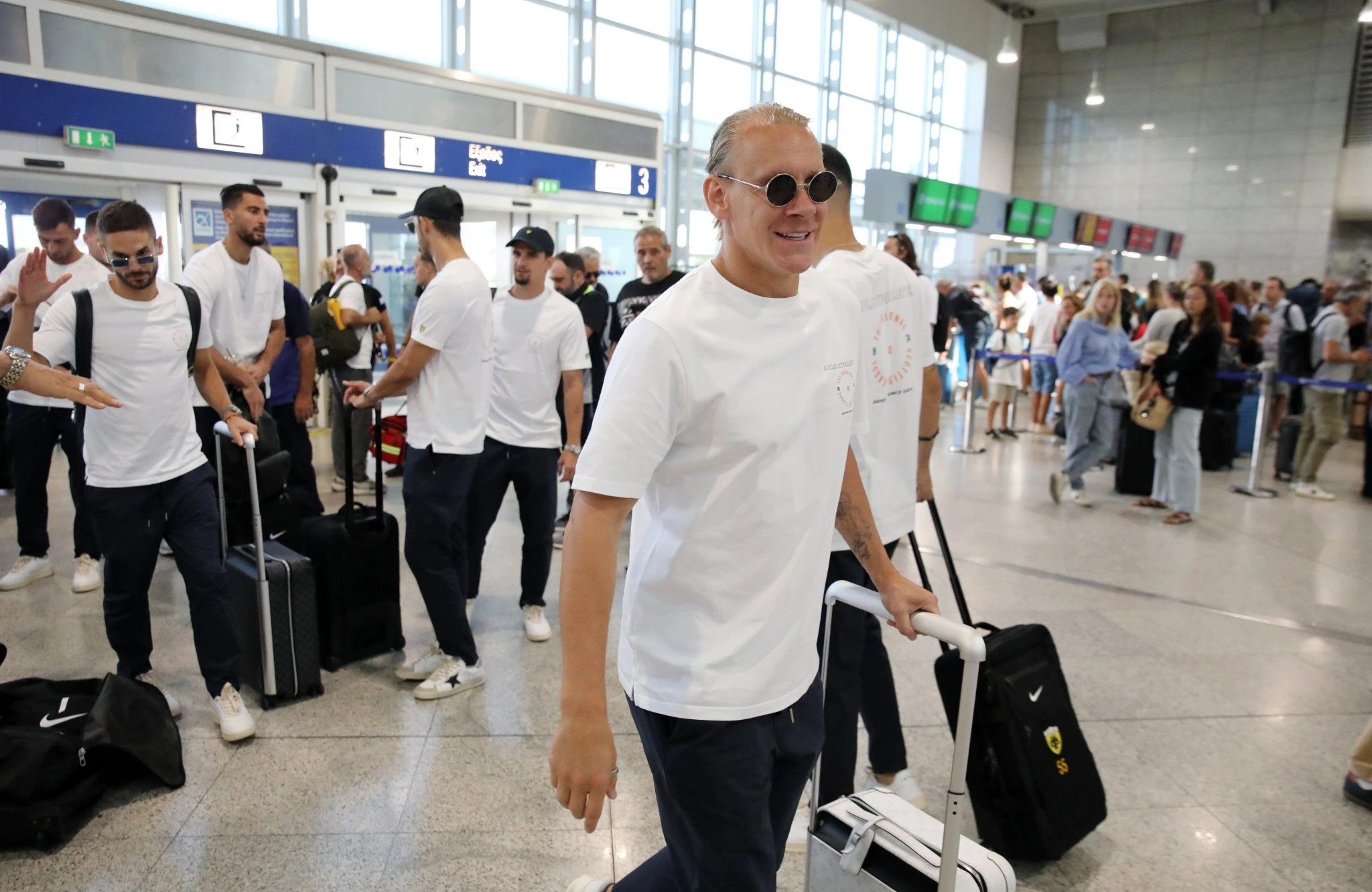Η αποστολή της ΑΕΚ αναχωρεί για Βέλγιο / Πηγή: Intime Η αποστολή της ΑΕΚ αναχωρεί για Βέλγιο / Πηγή: Intime