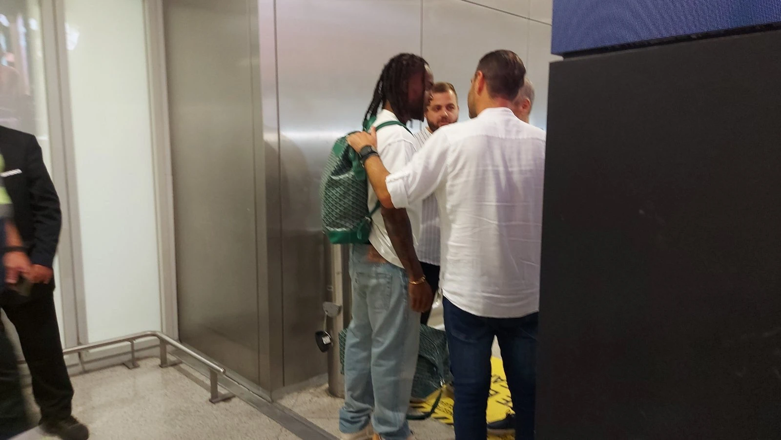 O Ρενάτο Σάντσες στην Αθήνα για τον Παναθηναϊκό / Πηγή: Athletiko O Ρενάτο Σάντσες στην Αθήνα για τον Παναθηναϊκό / Πηγή: Athletiko