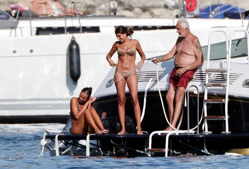flavio-briatore-seen-enjoying-sun-1018604719.jpg flavio-briatore-seen-enjoying-sun-1018604719.jpg