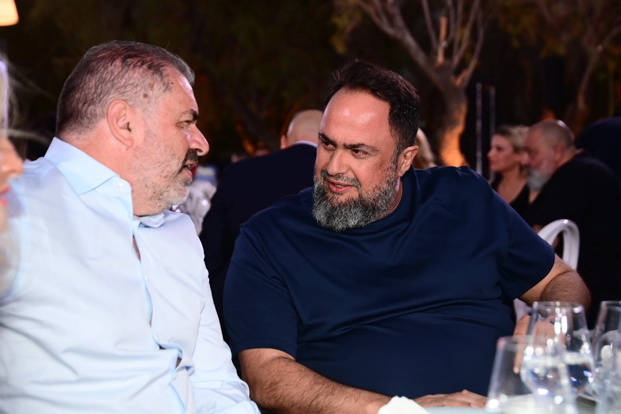 Ο Βαγγέλης Μαρινάκης με τον Άγγελο Ποστέκογλου / Πηγή: Eurokinissi Ο Βαγγέλης Μαρινάκης με τον Άγγελο Ποστέκογλου / Πηγή: Eurokinissi