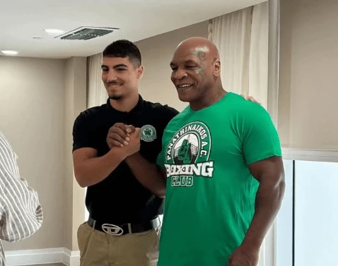 Ο Μάικ Τάισον με τη φανέλα του Παναθηναϊκού / Πηγή: Panathinaikos