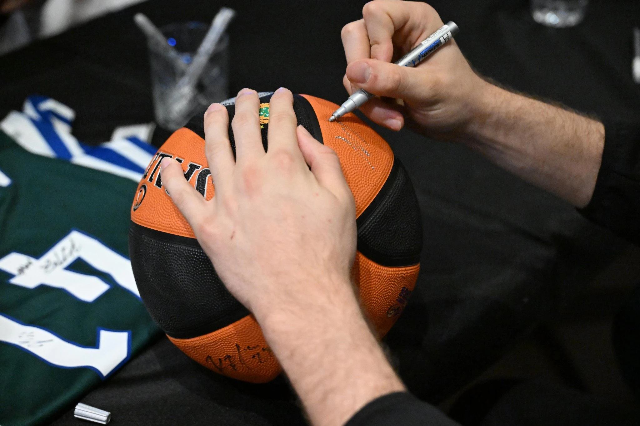 Η αγάπη των φίλων του Παναθηναϊκού προς τους αθλητές και η ανταπόδοση / Πηγή: Βαγγέλης Στόλης