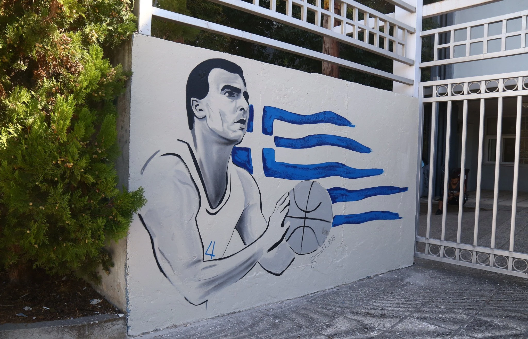 Η μορφή του Νίκου Γκάλη σε γκράφιτι στο ΑΠΘ / Πηγή: Intime Η μορφή του Νίκου Γκάλη σε γκράφιτι στο ΑΠΘ / Πηγή: Intime