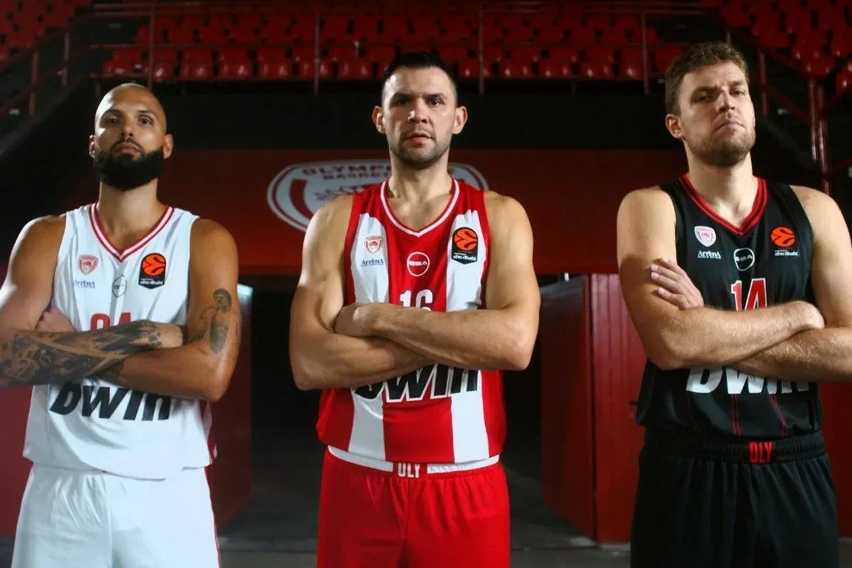 olympiakosfaneles-1200x800.webp olympiakosfaneles-1200x800.webp