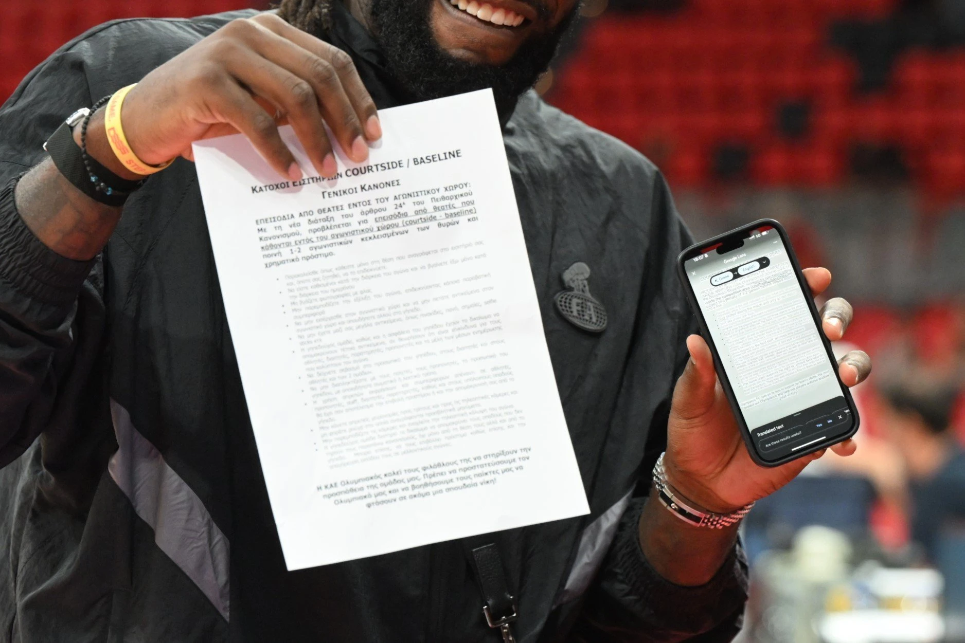 Το έγγραφο στα χέρια του Ματίας Λεσόρ / Πηγή: Βαγγέλης Στόλης 