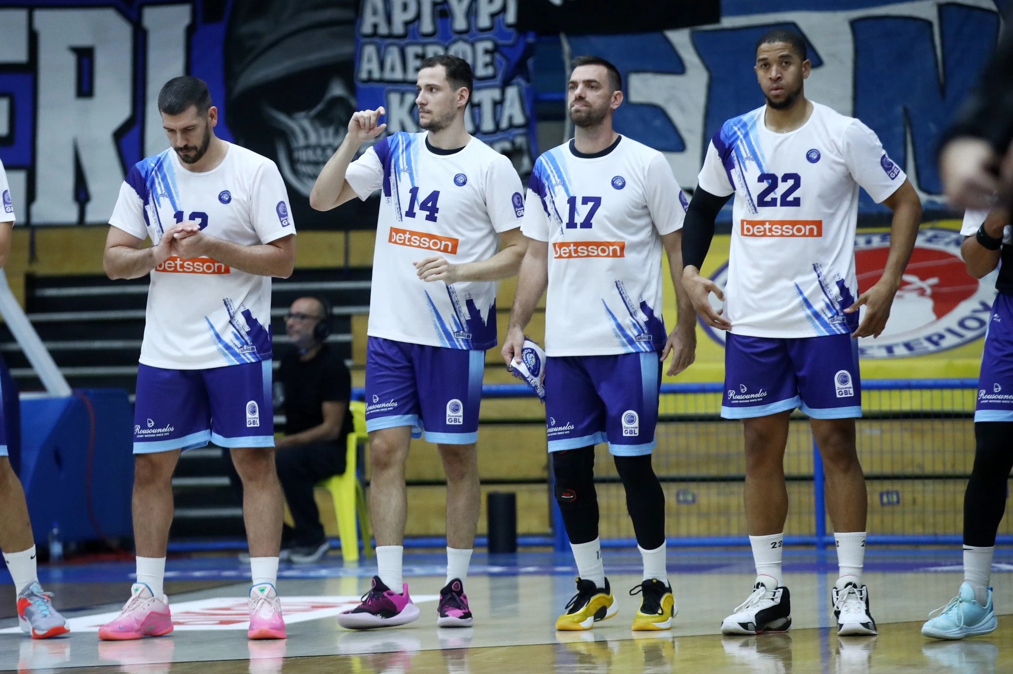Ο Βαγγέλης Μάντζατης ηγείται της αποστολής της Μυκόνου Ο Βαγγέλης Μάντζατης ηγείται της αποστολής της Μυκόνου