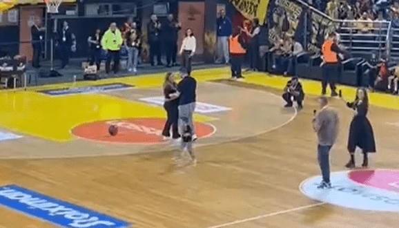 Είπε το «ναι» και η κυρία και ο γάμος βρίσκεται... προ των πυλών