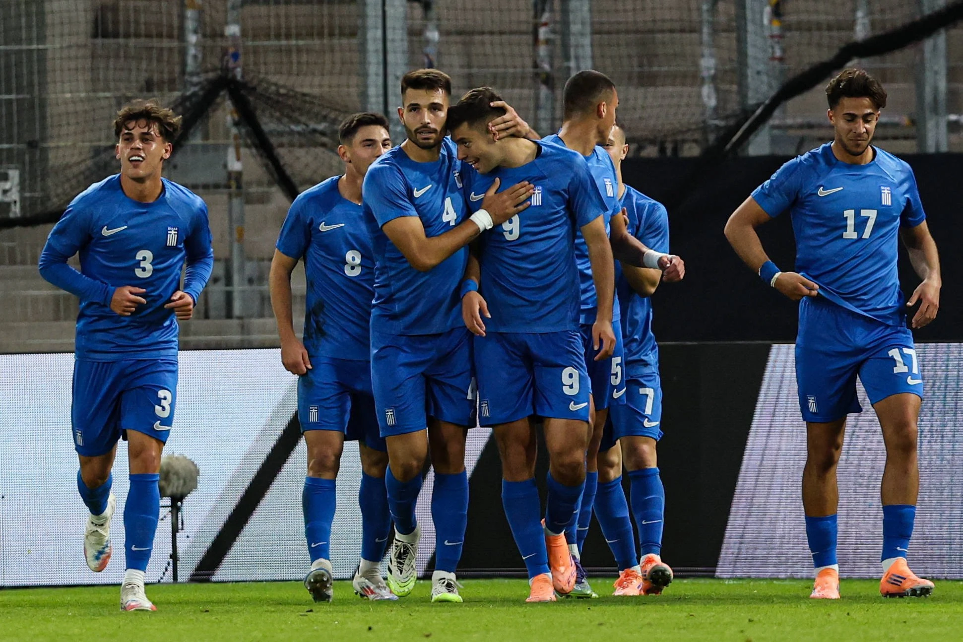 Η Εθνική Ελπίδων πανηγυρίζει το γκολ επί της Λετονίας / Πηγή: Imago