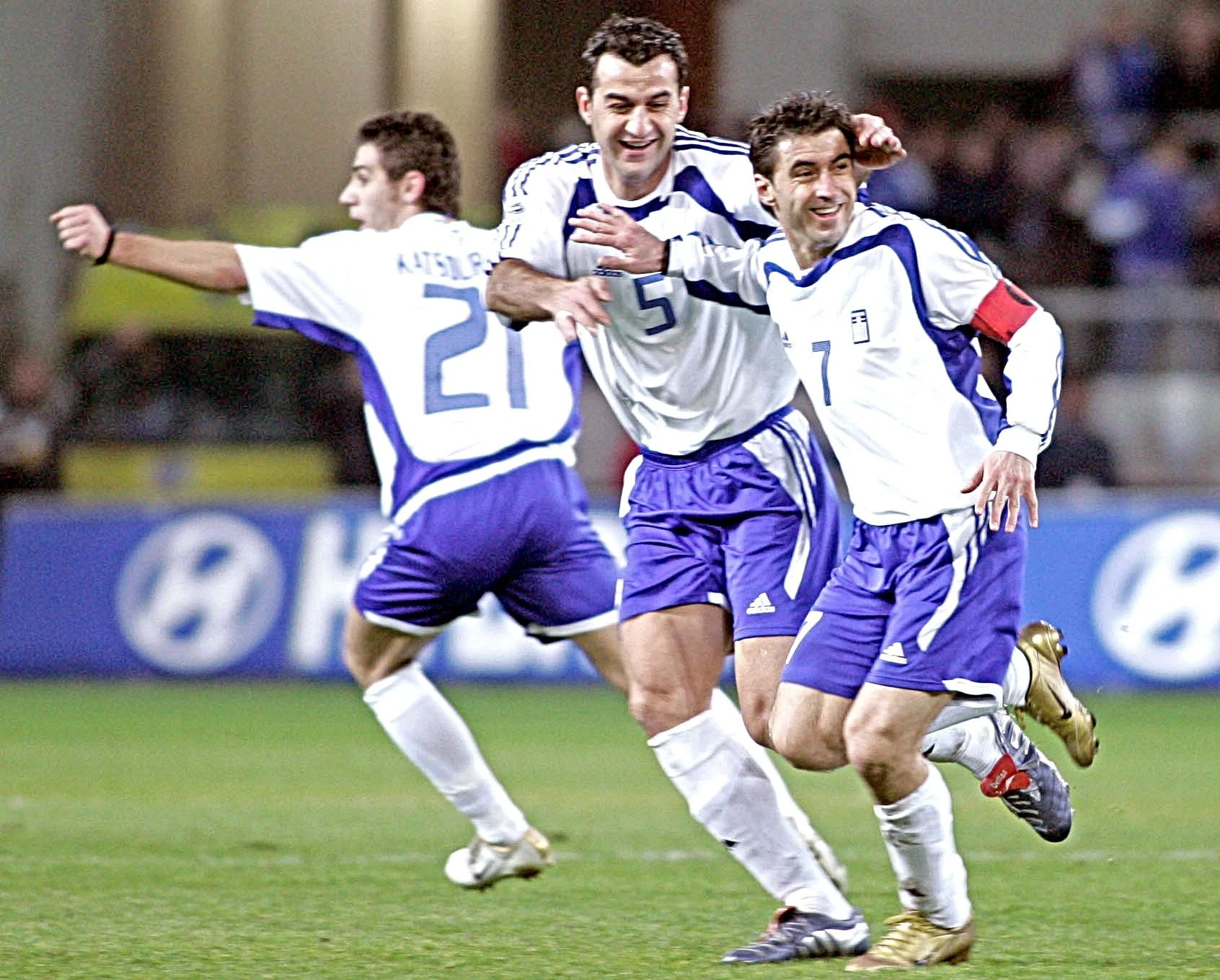Ο Θοδωρής Ζαγοράκης πανηγυρίζει το 1-0 μαζί με τον Τραϊανό Δέλλα / Πηγή: INTIME Ο Θοδωρής Ζαγοράκης πανηγυρίζει το 1-0 μαζί με τον Τραϊανό Δέλλα / Πηγή: INTIME