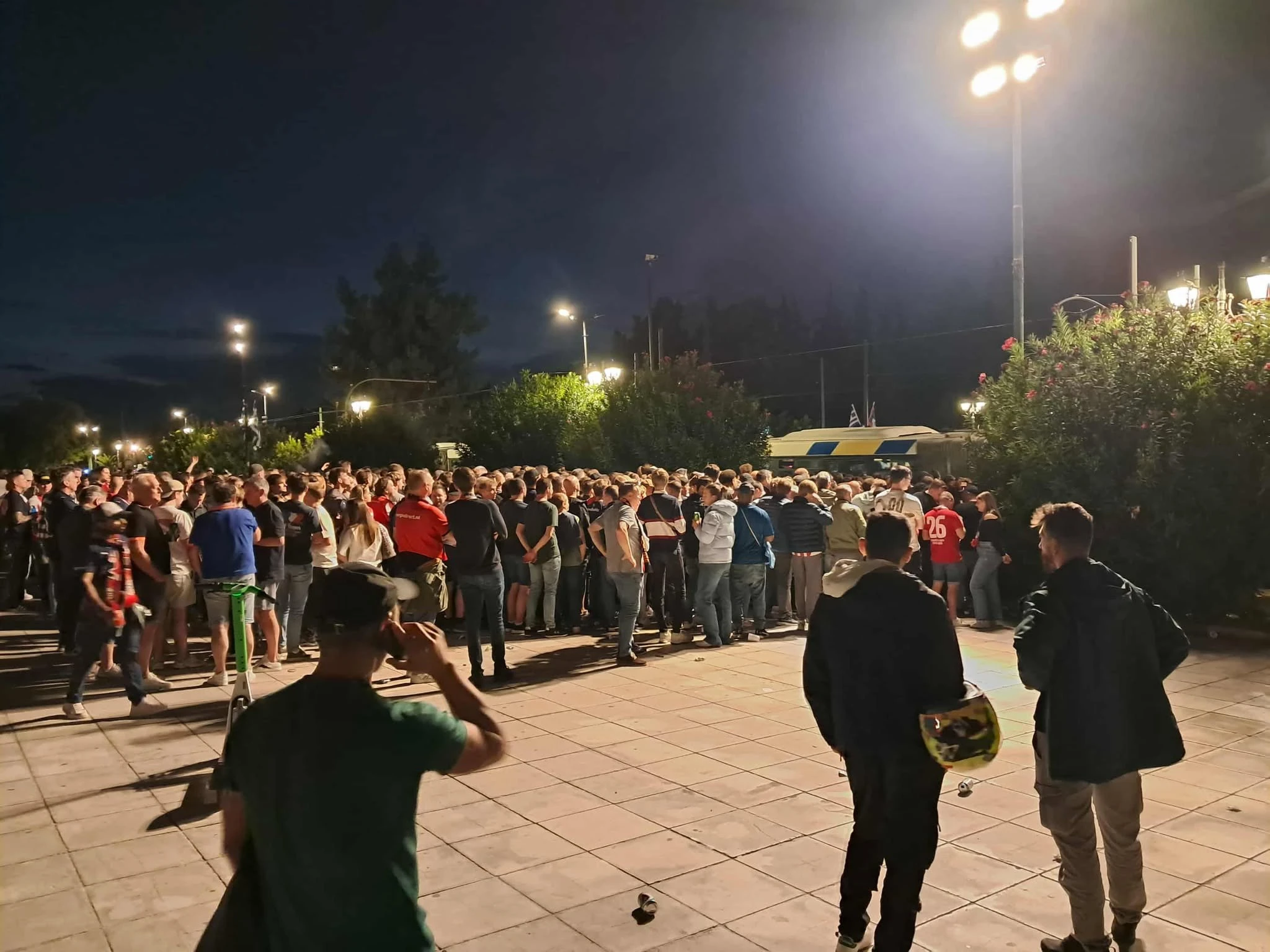 Οπαδοί της Αϊντχόφεν στο Καλλιμάρμαρο, επιβιβάζονται στα λεωφορεία / Πηγή: Athletiko