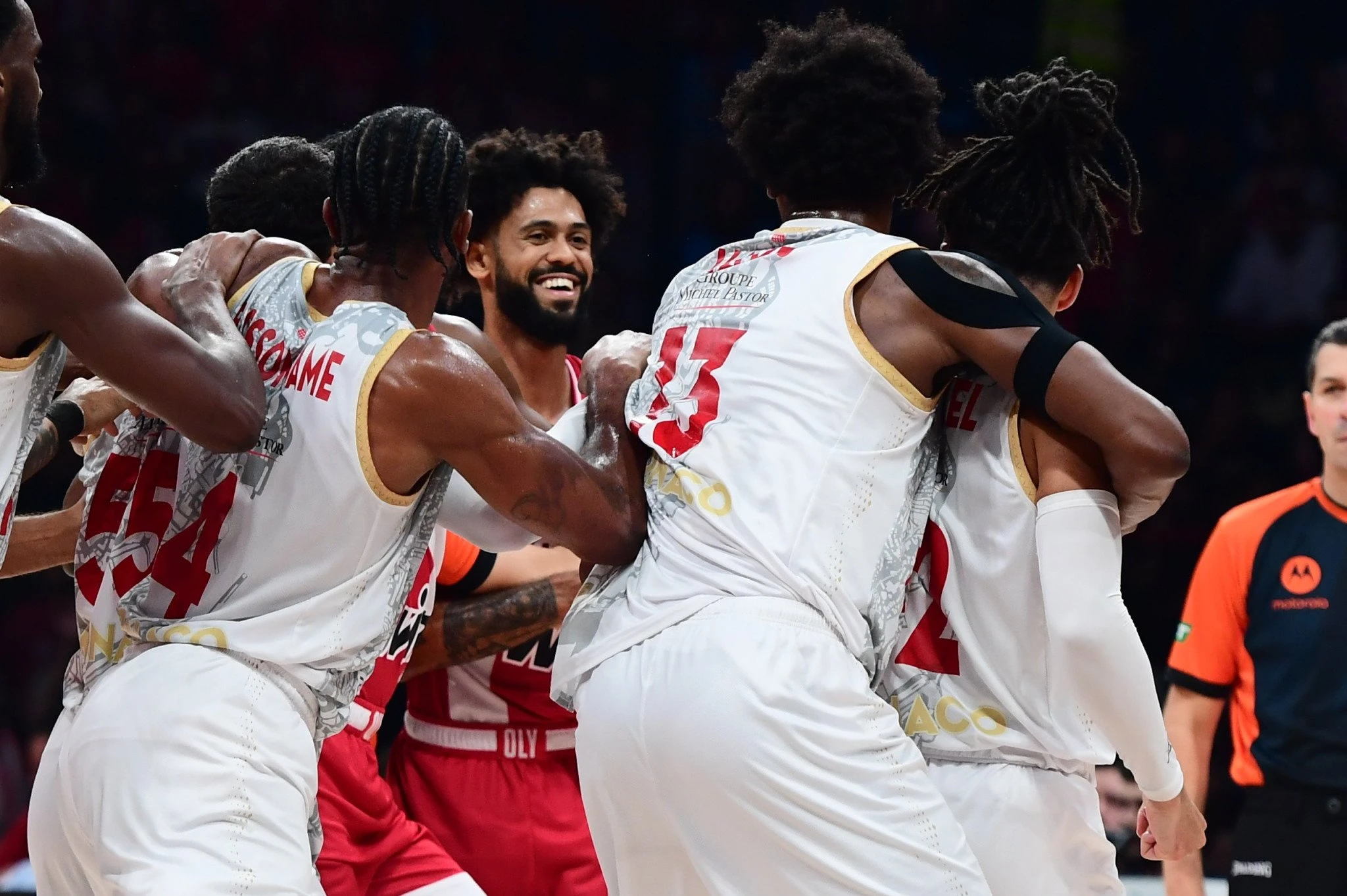 Στιγμές από την ένταση στο παρκέ του ΣΕΦ Στιγμές από την ένταση στο παρκέ του ΣΕΦ