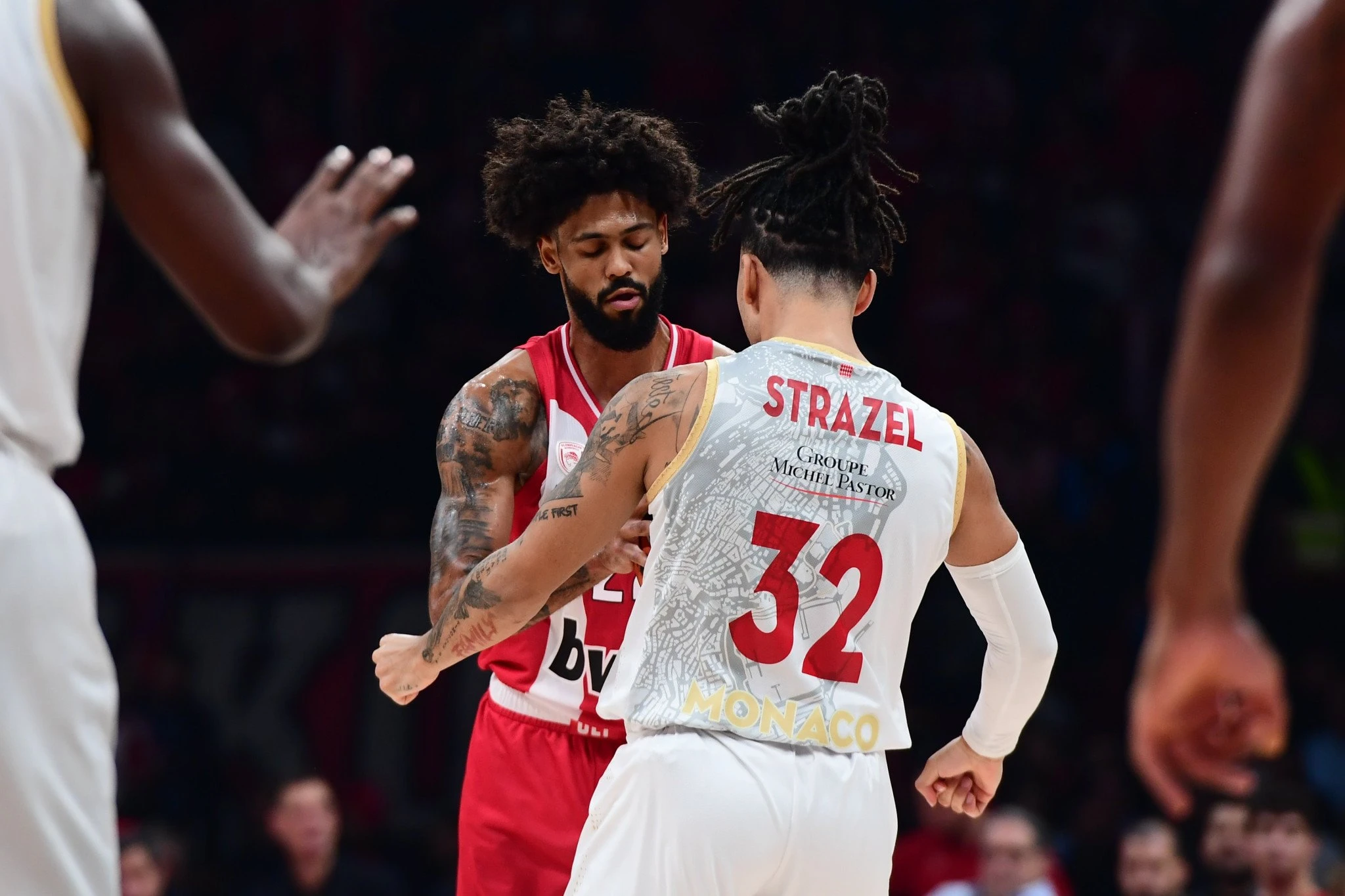 Στιγμές από την ένταση στο παρκέ του ΣΕΦ Στιγμές από την ένταση στο παρκέ του ΣΕΦ