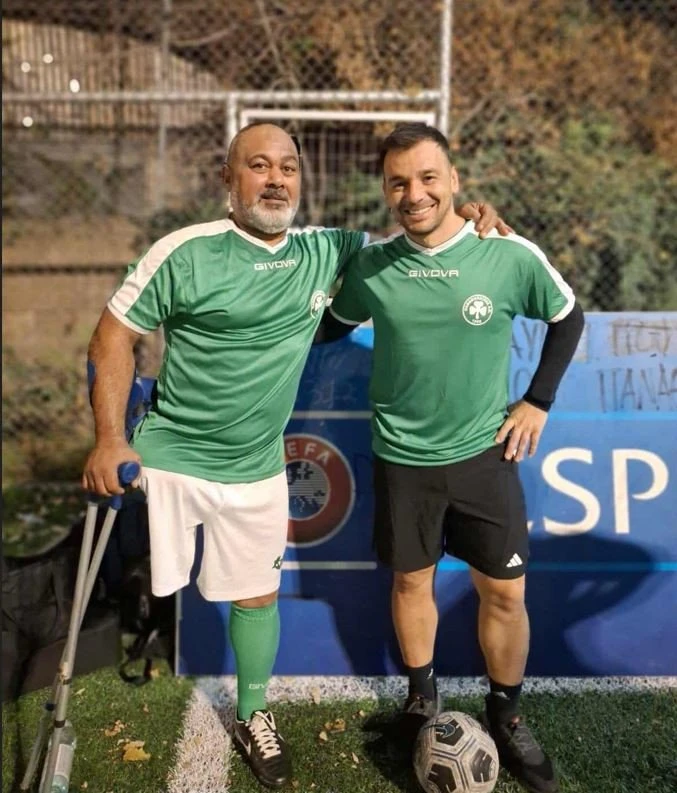 Ο Σωτήρης Νίνης με το τμήμα ποδοσφαίρου ακρωτηριασμένων του Παναθηναϊκού / Πηγή: pao1908.com Ο Σωτήρης Νίνης με το τμήμα ποδοσφαίρου ακρωτηριασμένων του Παναθηναϊκού / Πηγή: pao1908.com