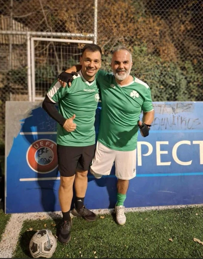 Ο Σωτήρης Νίνης με το τμήμα ποδοσφαίρου ακρωτηριασμένων του Παναθηναϊκού / Πηγή: pao1908.com Ο Σωτήρης Νίνης με το τμήμα ποδοσφαίρου ακρωτηριασμένων του Παναθηναϊκού / Πηγή: pao1908.com