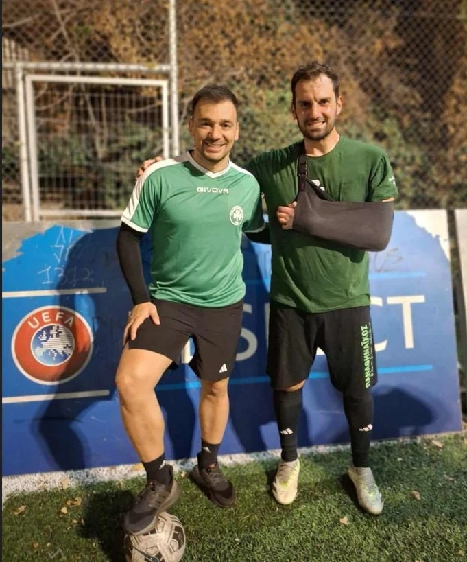 Ο Σωτήρης Νίνης με το τμήμα ποδοσφαίρου ακρωτηριασμένων του Παναθηναϊκού / Πηγή: pao1908.com Ο Σωτήρης Νίνης με το τμήμα ποδοσφαίρου ακρωτηριασμένων του Παναθηναϊκού / Πηγή: pao1908.com