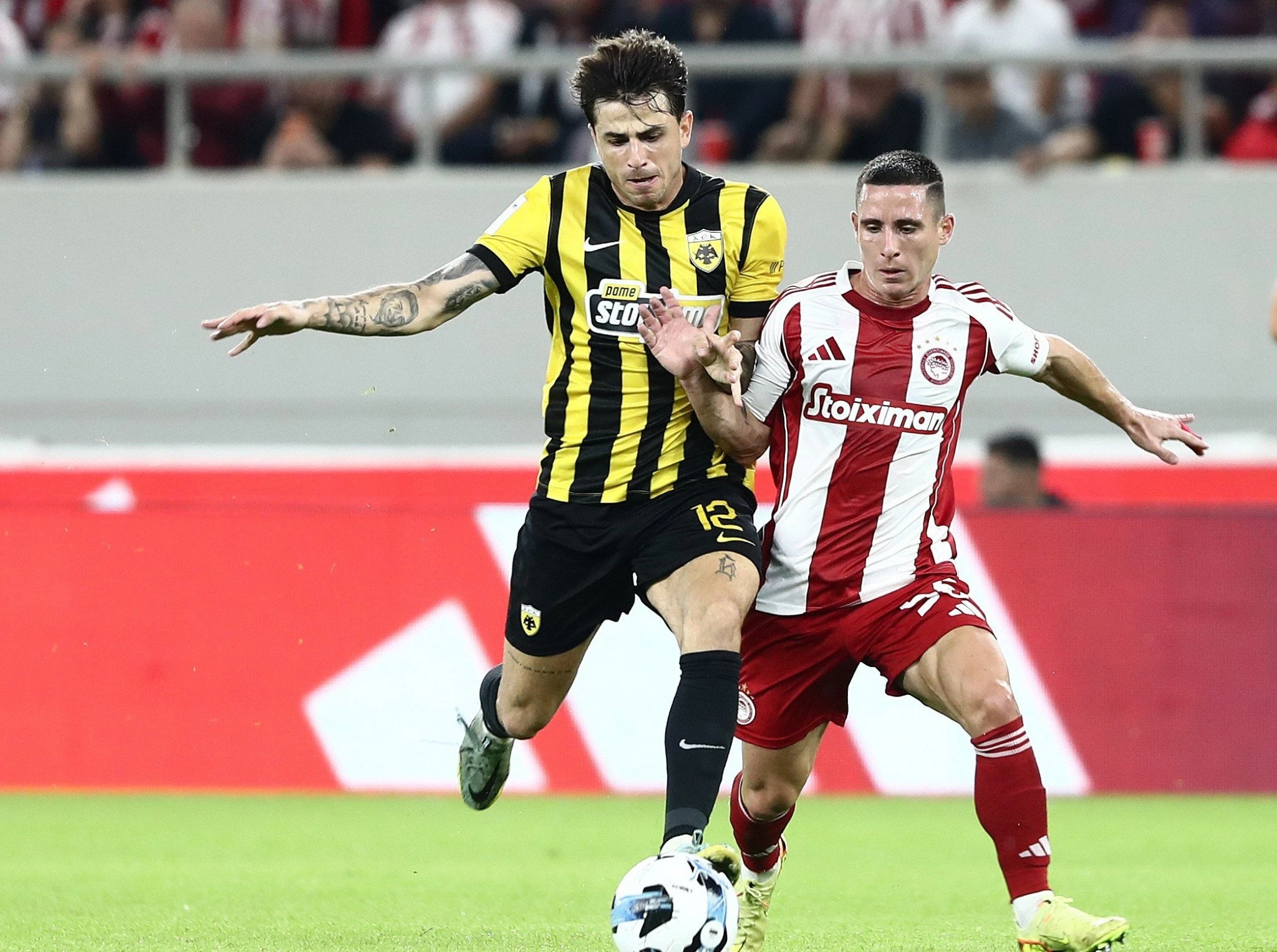 Στιγμιότυπο από την αναμέτρηση Ολυμπιακός - ΑΕΚ / Πηγή: Intime