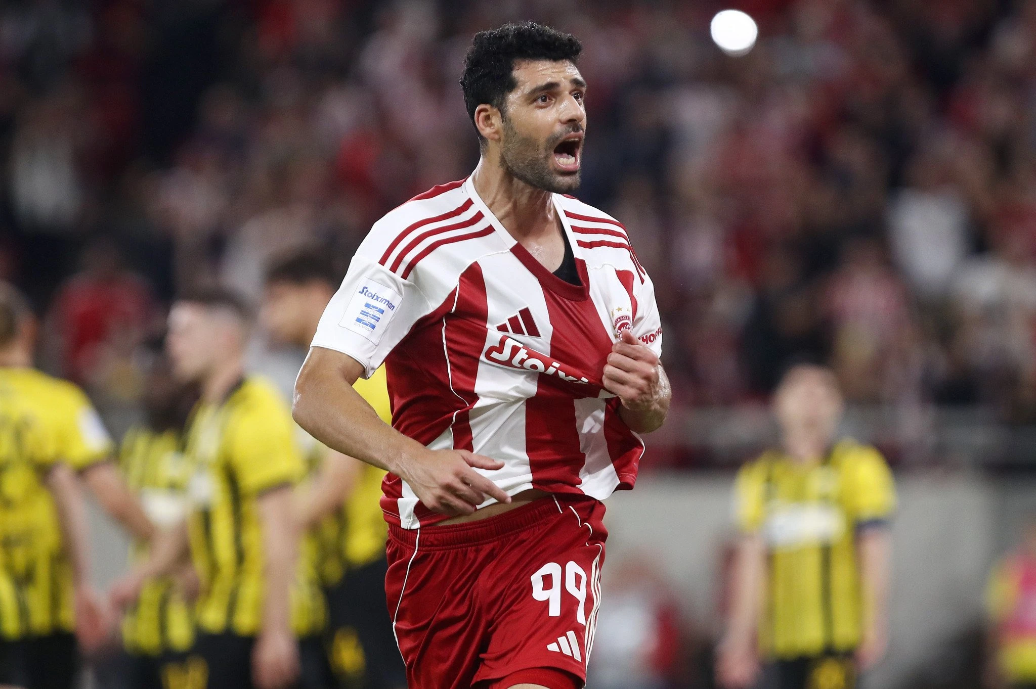 Ο Μέχντι Ταρέμι πανηγυρίζει στο Ολυμπιακός-ΑΕΚ /Πηγή: Eurokinissi