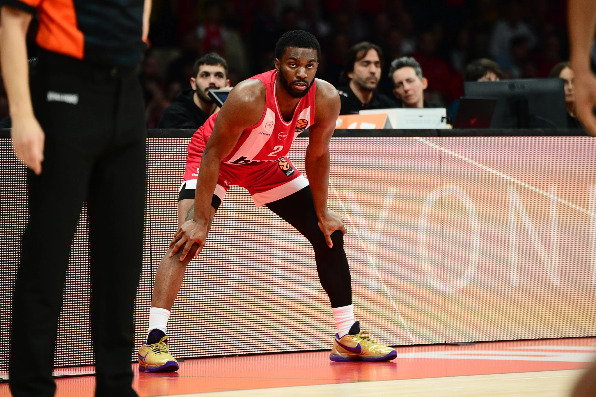 Ο Κίναν Έβανς ετοιμάζεται να περάσει στο παρκέ για τον Ολυμπιακό - Πηγή: Eurokinissi