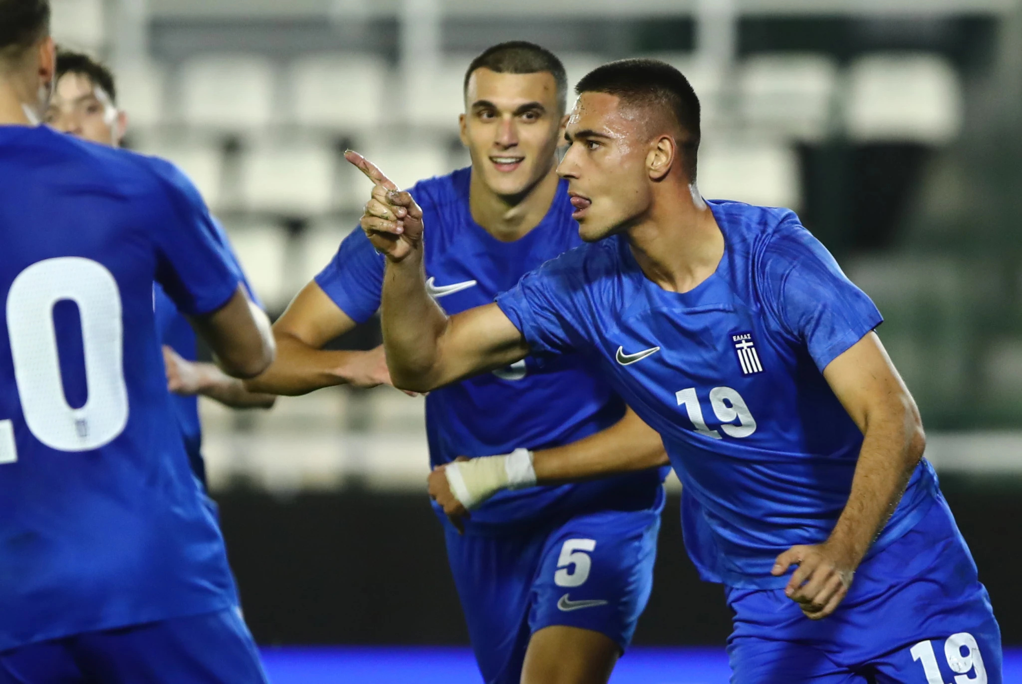 Οι ποδοσφαιριστές της εθνικής Ελπίδων πανηγυρίζουν / Πηγή: Eurokinissi