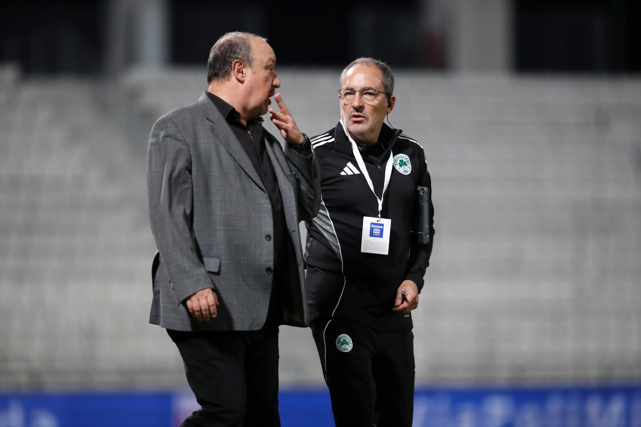 Ο Ράφα Μπενίτεθ με τον Αντόνιο Γκόμεθ Πέρεθ - ΠΗΓΗ: Eurokinissi