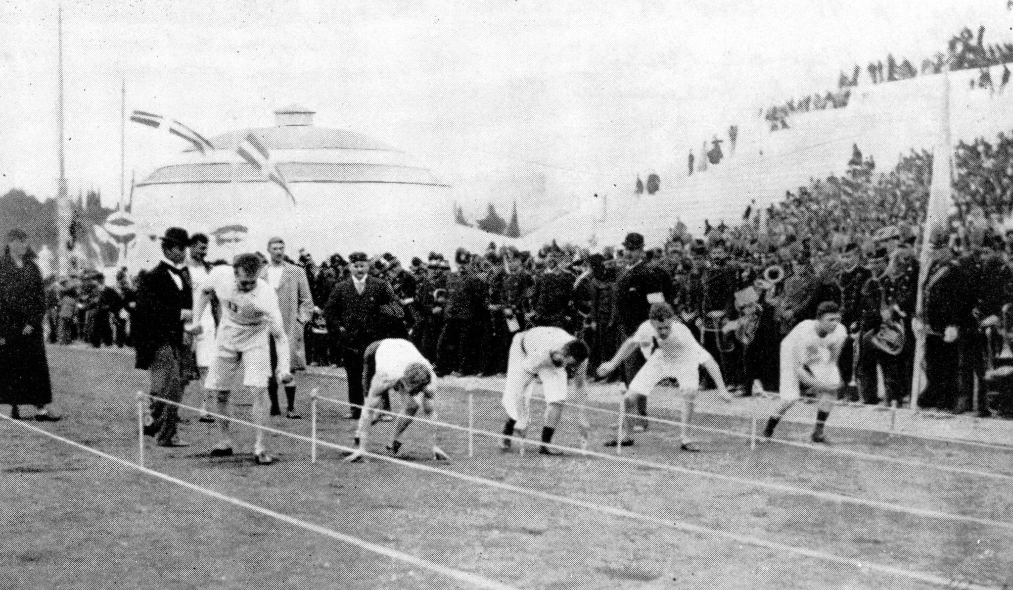 Εκκίνηση 100μ ανδρών, Αθήνα 1896 - Πηγή: IMAGO / United Archives Εκκίνηση 100μ ανδρών, Αθήνα 1896 - Πηγή: IMAGO / United Archives