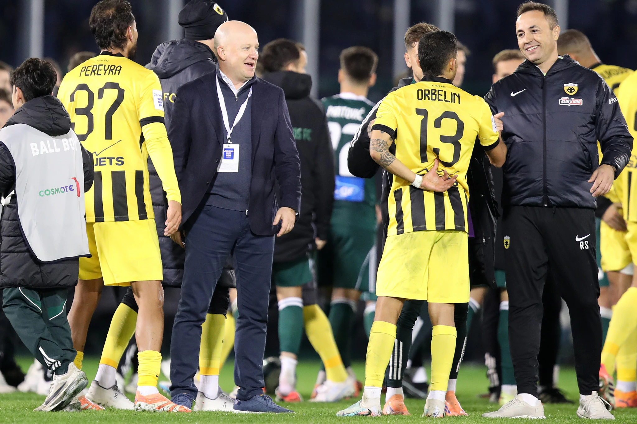 Ο Μάρκο Νίκολιτς με τους παίκτες του /Πηγή: Intime