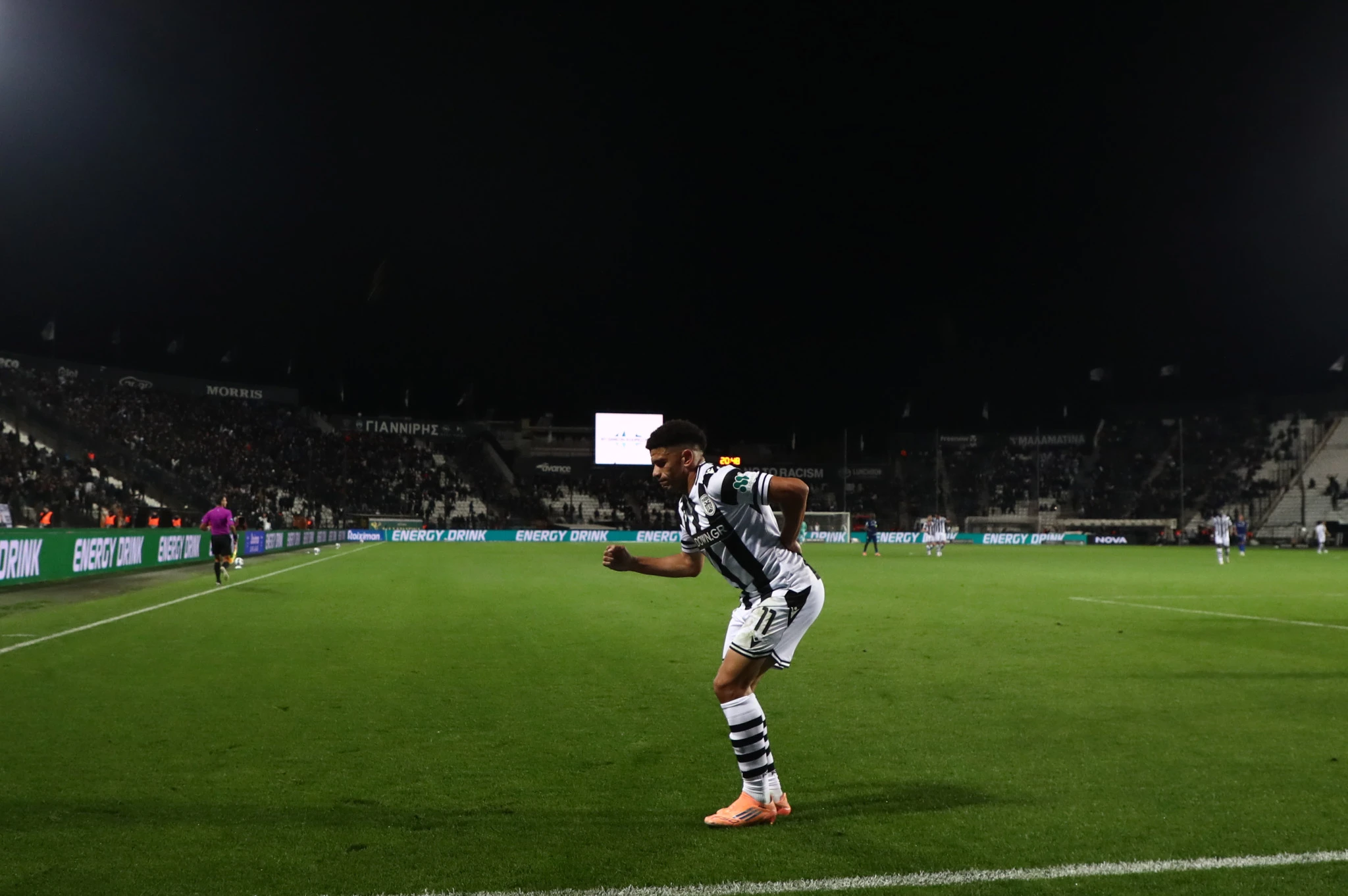 O Tάισον πανηγυρίζει το γκολ του με... μπαστούνι, Πηγή: Eurokinissi