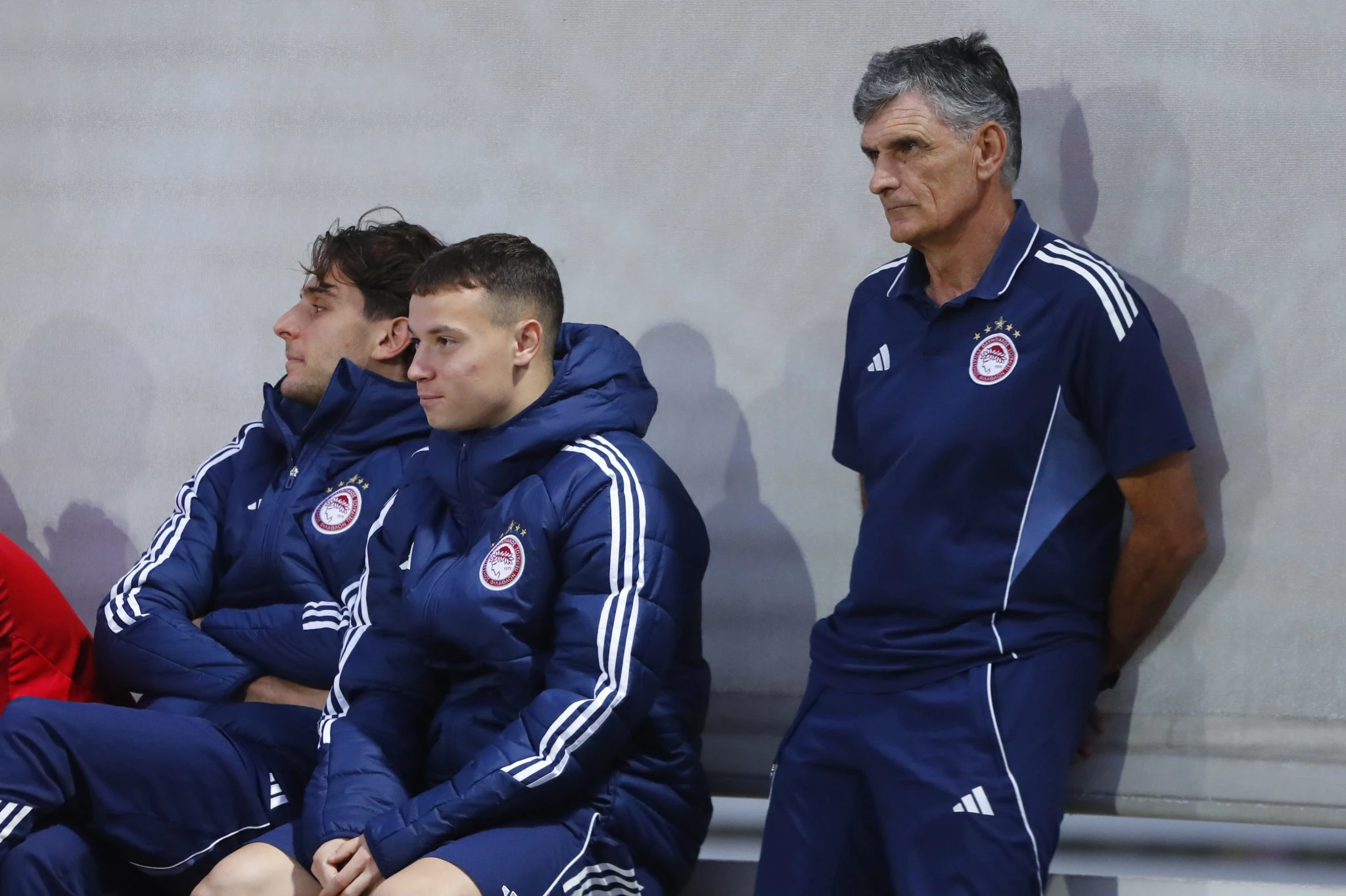 Ο Χοσέ Λουίς Μεντιλίμπαρ μαζί με τους Πνευμονίδη και Τζολάκη / Πηγή: Eurokinissi