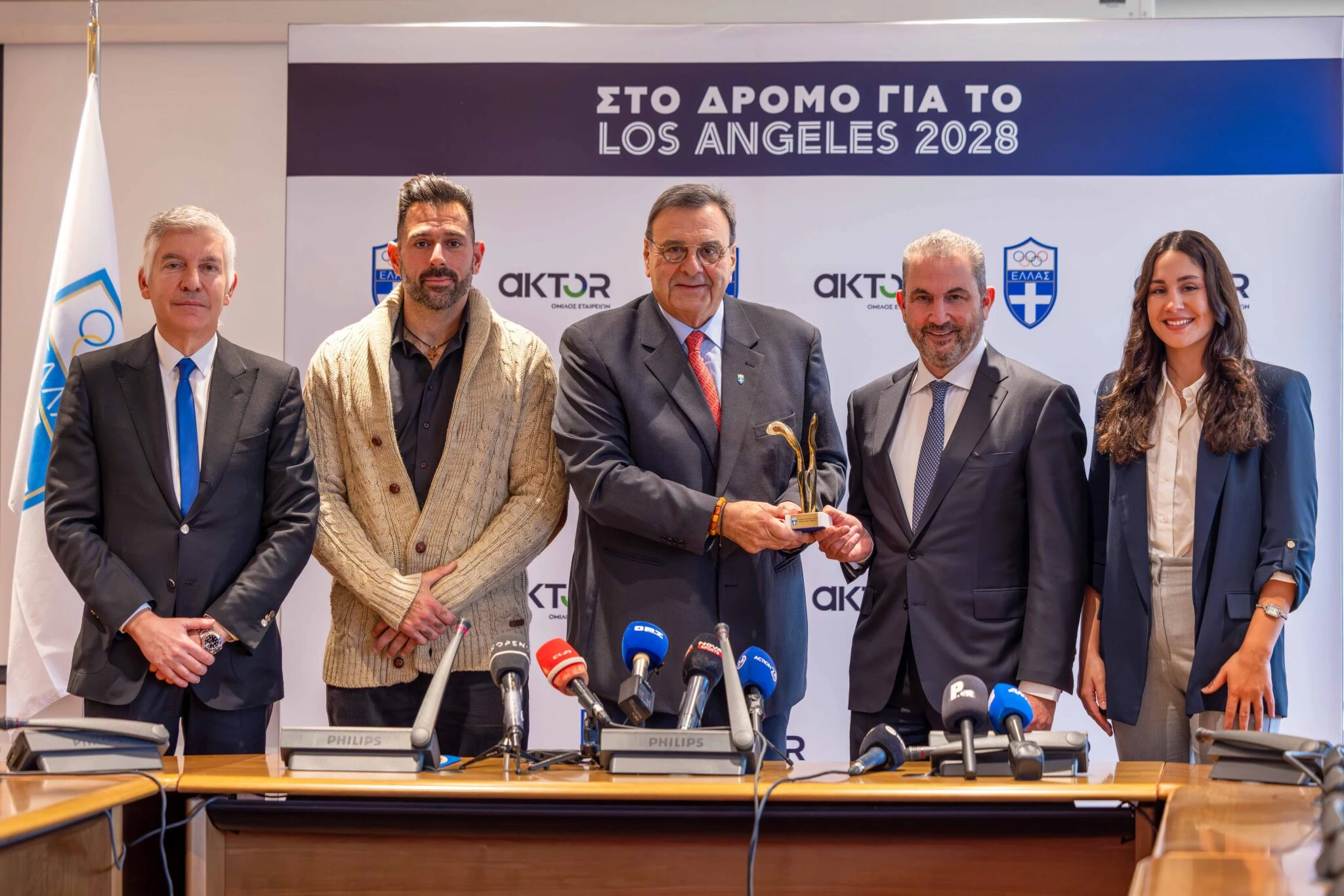 Η συμφωνία ΕΟΕ-AKTOR παρουσία της Βασιλικής Πλευρίτου και του Μάκη Μίτα / Πηγή: ΕΟΕ