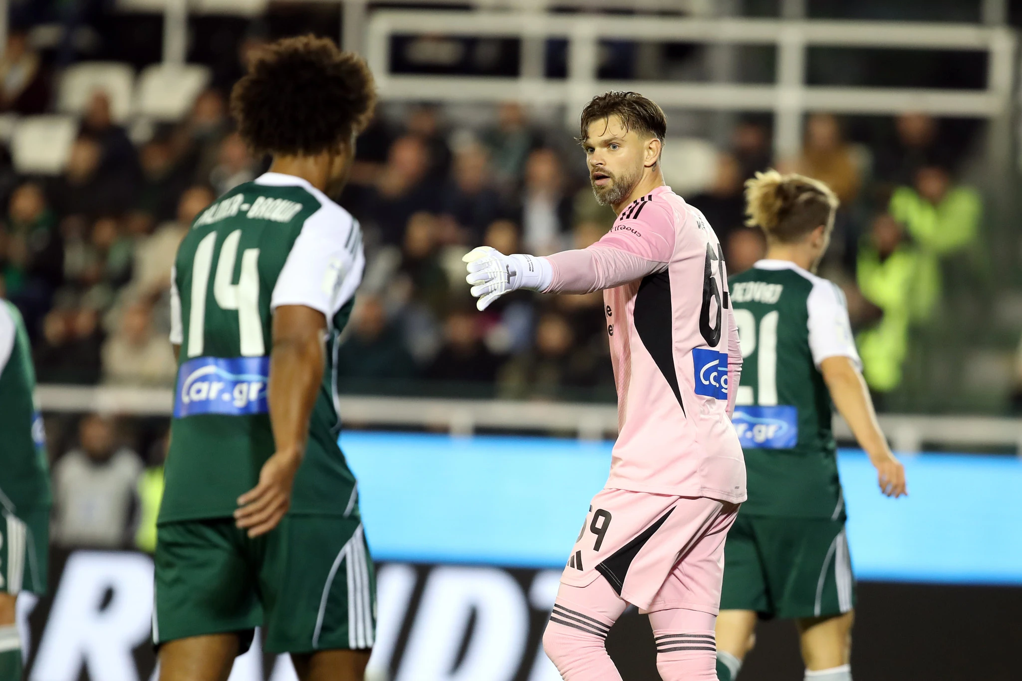 Ο Μπαρτλομιέι Ντραγκόφσκι μαζί με τον Έρικ Πάλμερ-Μπράουν και τον Αχμέντ Τουμπά - ΠΗΓΗ: ΙΝΤΙΜΕ