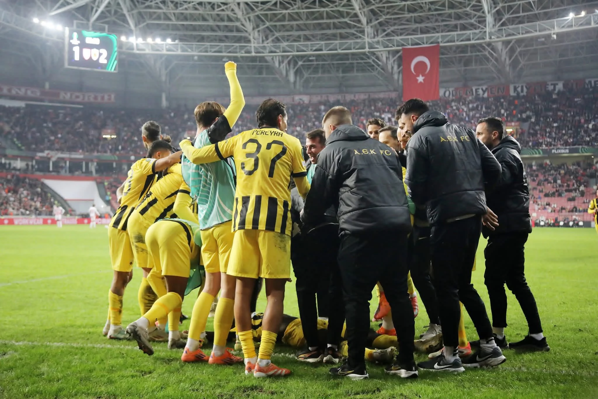 Οι παίκτες της ΑΕΚ πανηγυρίζουν /Πηγή: Intime