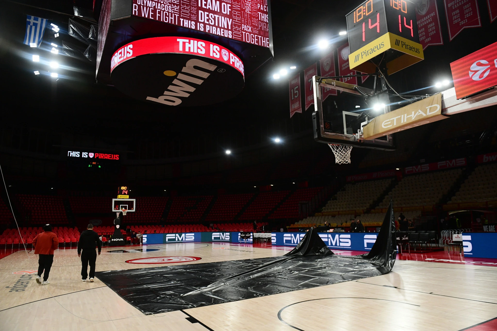 Τα πλαστικά πανιά στο ΣΕΦ - Πηγή: Eurokinissi