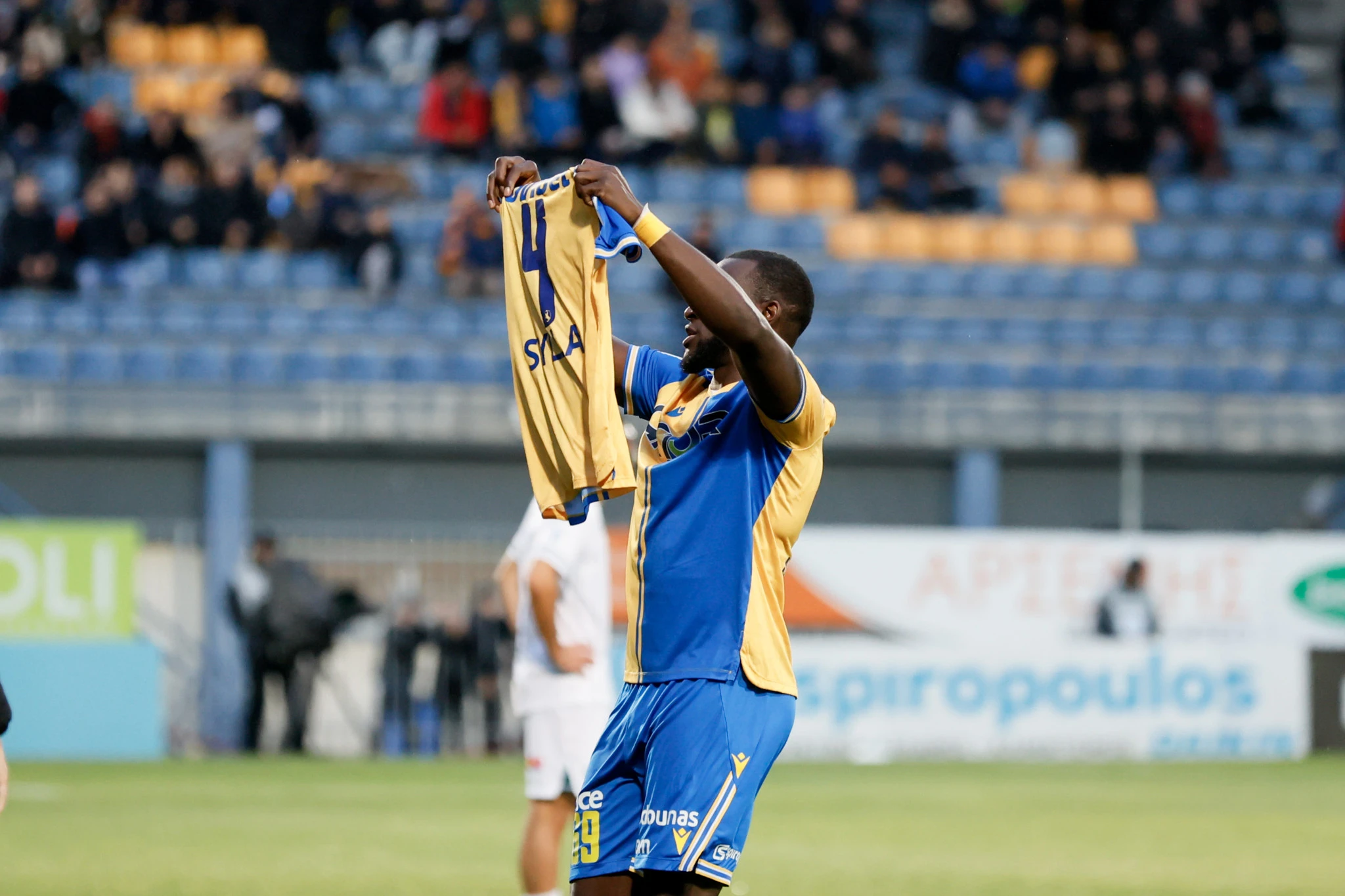 Η αφιέρωση του Τόμπι Αλάγκμπε στον Ισιάγκα Σιλά / Πηγή: Eurokinissi