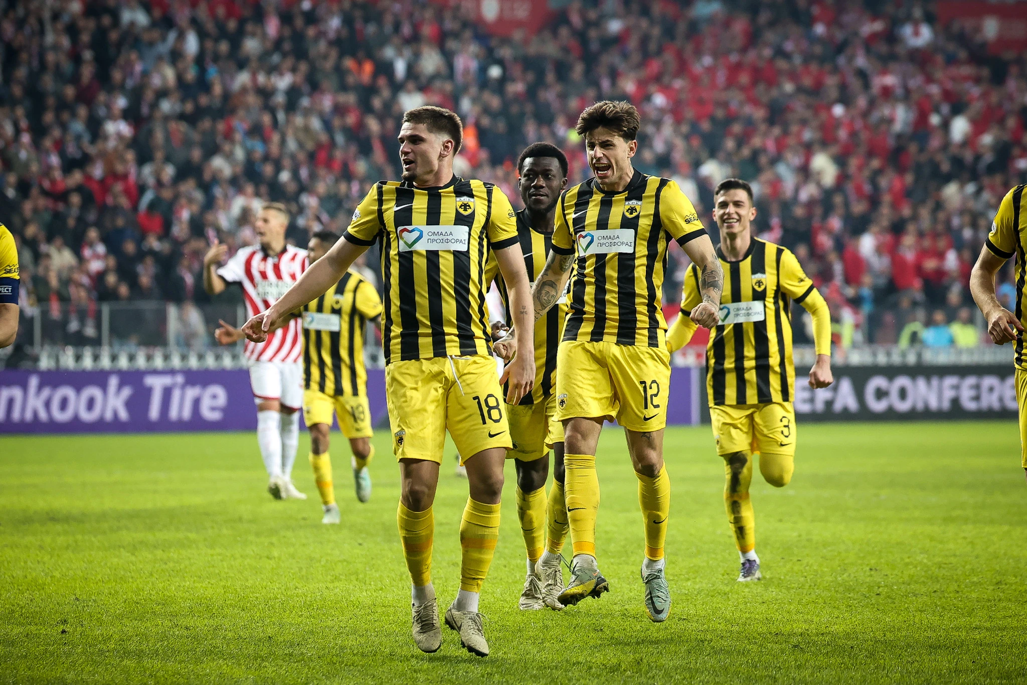 Μάριν και Ρότα πανηγυρίζουν για την ΑΕΚ / Πηγή: Eurokinissi