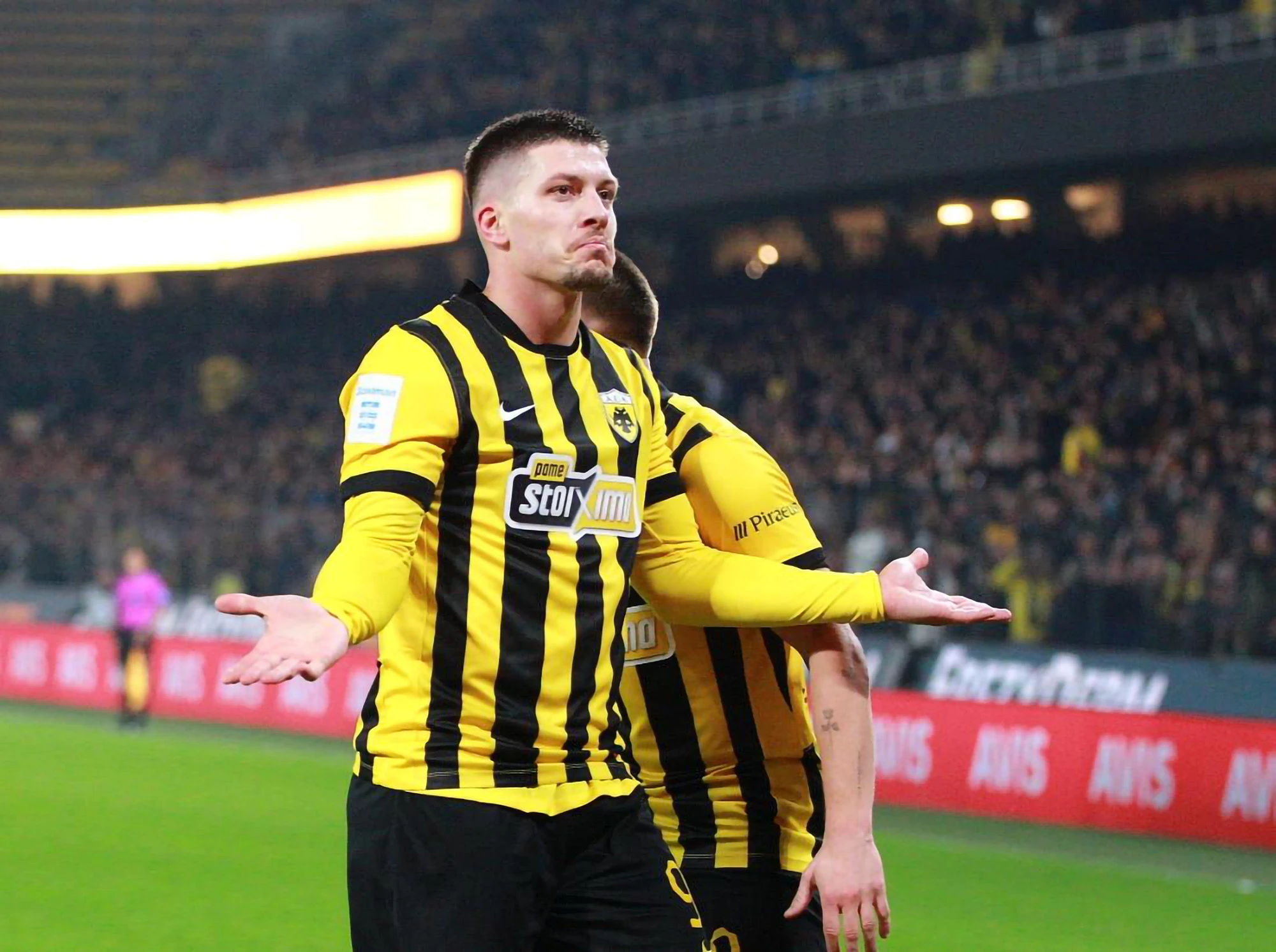 Ο Λούκα Γιόβιτς με τη φανέλα της ΑΕΚ / Πηγή: Intime