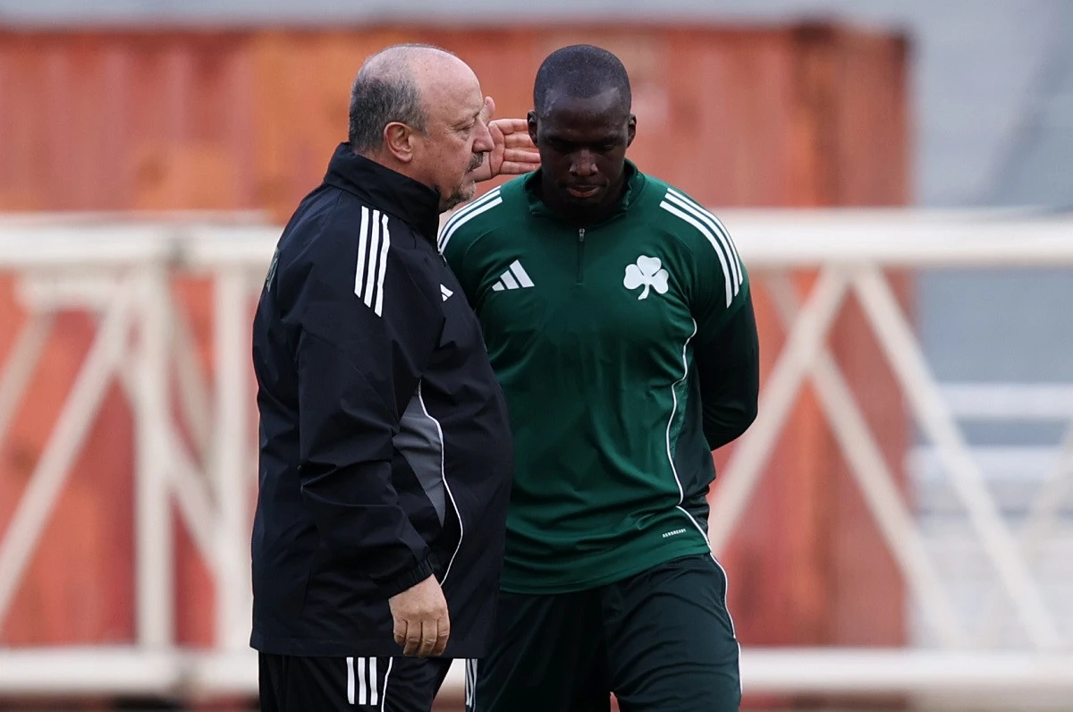 Ο Ανδρέας Τεττέη με τον Ράφα Μπενίτεθ / Πηγή: pao.gr