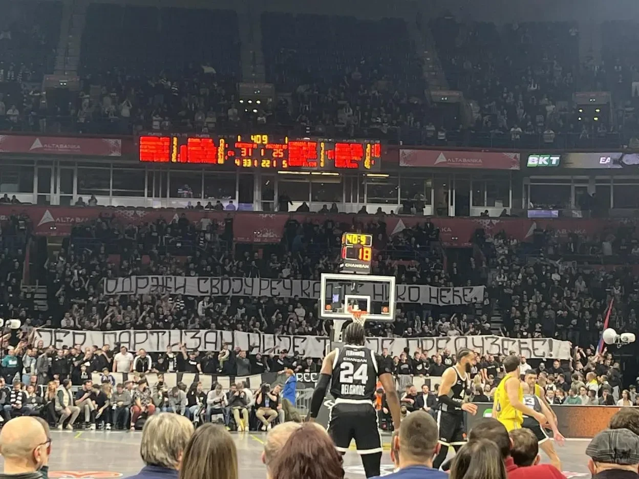 Το μήνυμα των οπαδών στον πρόεδρο της Παρτίζαν / πηγή: SD