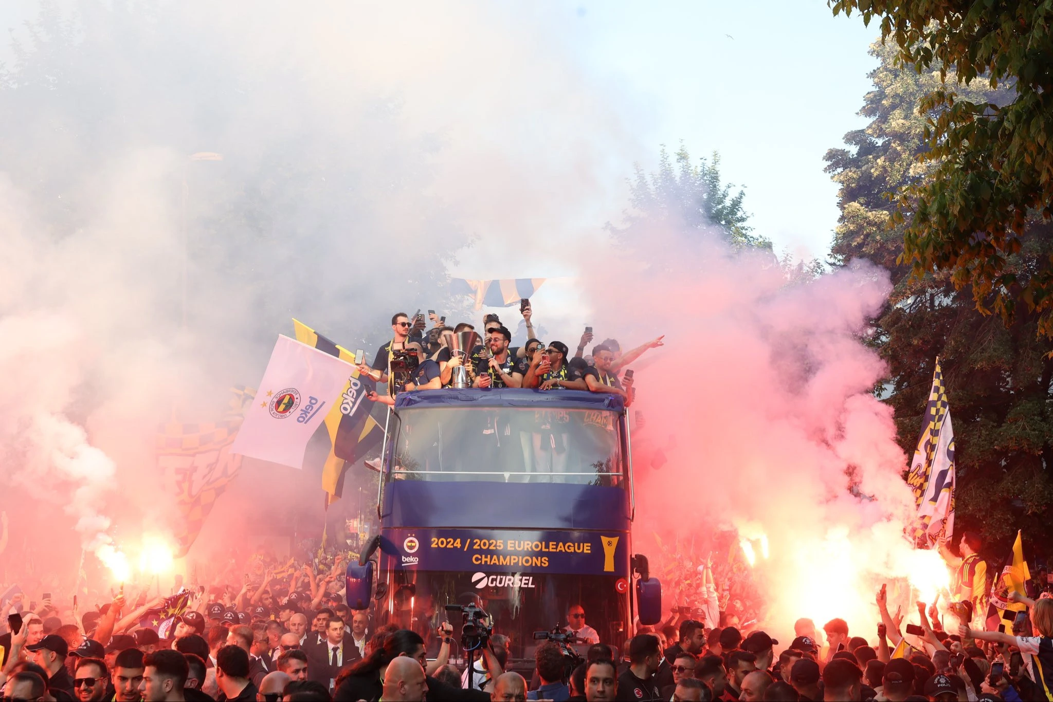 Η παρέλαση των πρωταθλητών της Euroleague για το 2025 / Πηγή:&nbsp;&nbsp;FENERBAHÇE BEKO - X