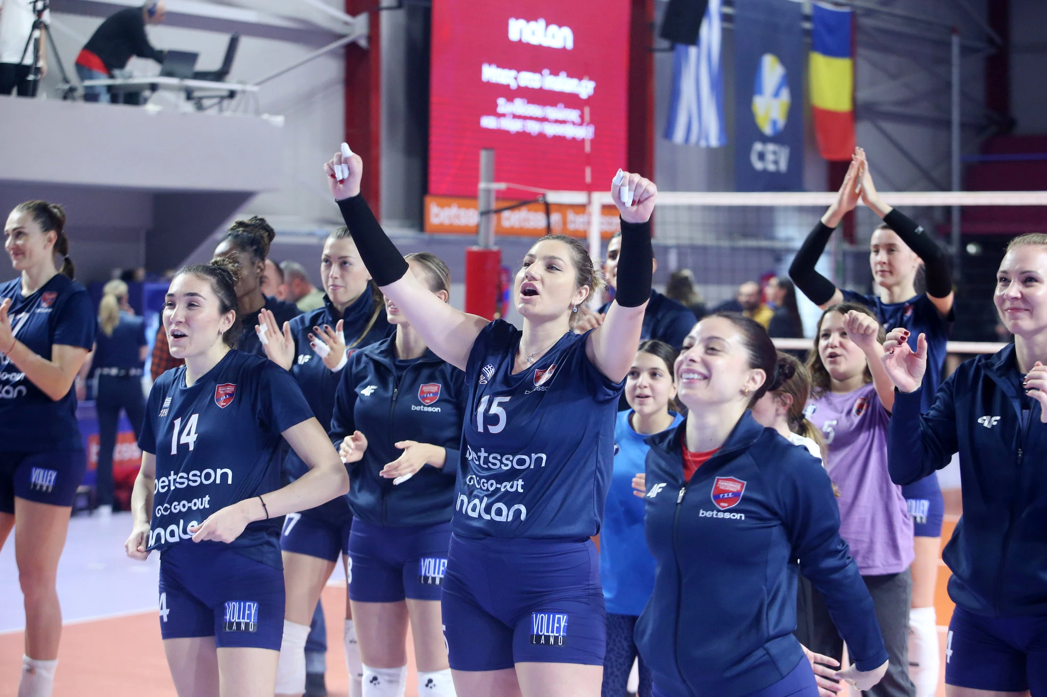 Οι παίκτριες του Πανιωνίου Betsson πανηγυρίζουν / Πηγή: Intime