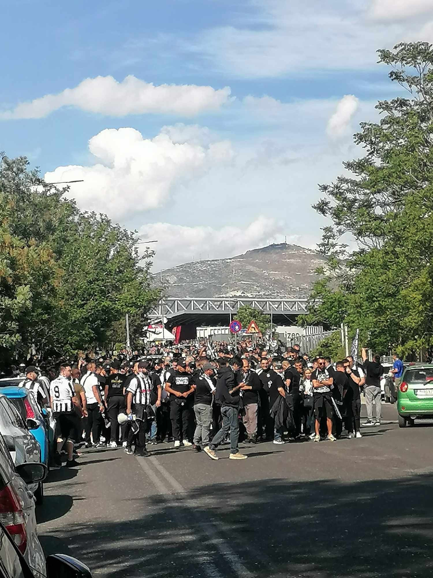 Οπαδοί του ΟΦΗ στην Νερατζιώτισσα Οπαδοί του ΟΦΗ στην Νερατζιώτισσα