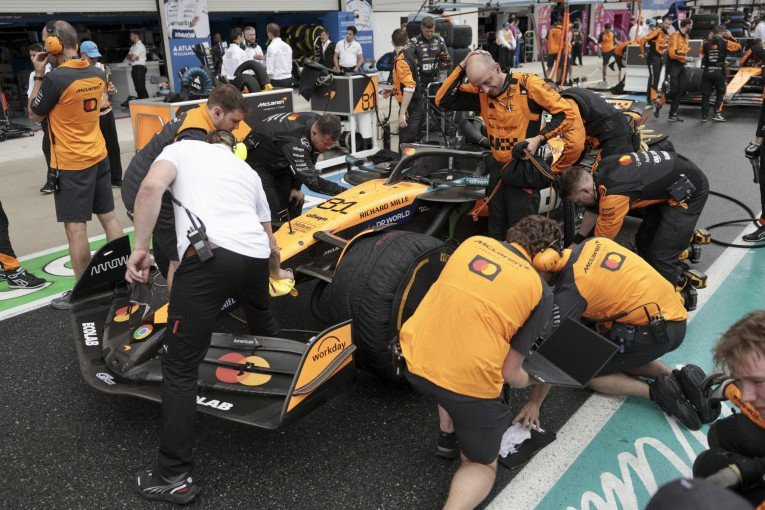 ape-mpe-f12025mclaren.jpg ape-mpe-f12025mclaren.jpg