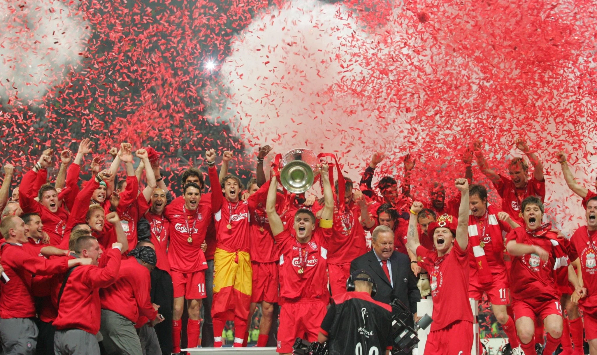 Η Λίβερπουλ σηκώνει στον ουρανό της Κωνσταντινούπολης το τρόπαιο του Champions League / Πηγή: InTime