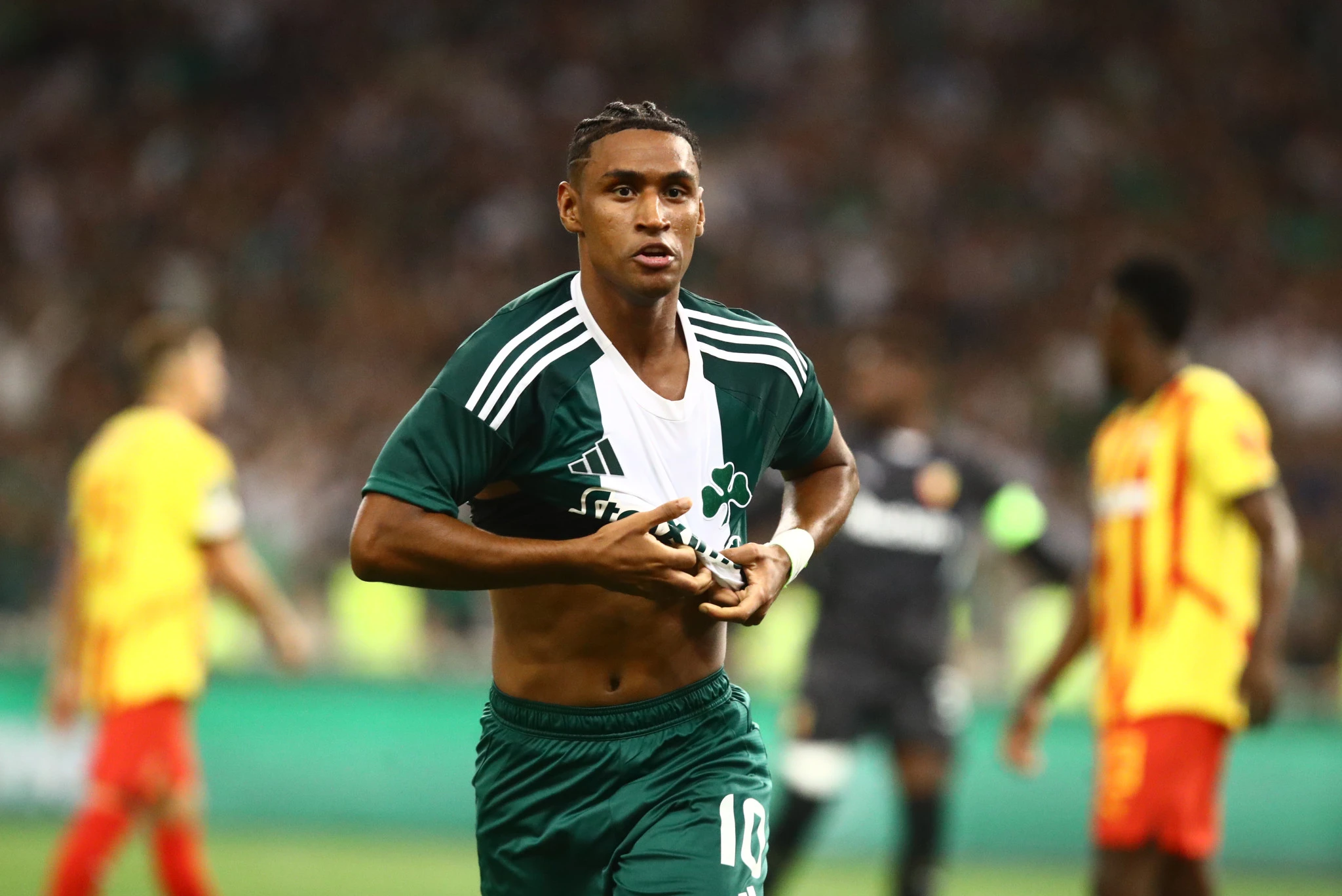 Ο Ματέους Τετέ δευτερόλεπτα μετά το γκολ πρόκρισης επί της Λανς στο ΟΑΚΑ / Πηγή: Eurokinissi Ο Ματέους Τετέ δευτερόλεπτα μετά το γκολ πρόκρισης επί της Λανς στο ΟΑΚΑ / Πηγή: Eurokinissi