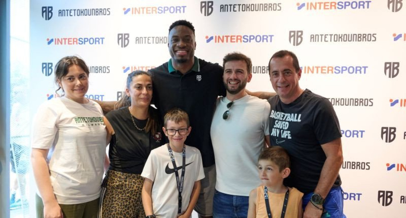 Ο Θανάσης Αντετοκούνμπο στο INTERSPORT Smart Park για ένα μοναδικό Meet & Greet με αφορμή τη νέα συλλογή AntetokounBros Ο Θανάσης Αντετοκούνμπο στο INTERSPORT Smart Park για ένα μοναδικό Meet & Greet με αφορμή τη νέα συλλογή AntetokounBros