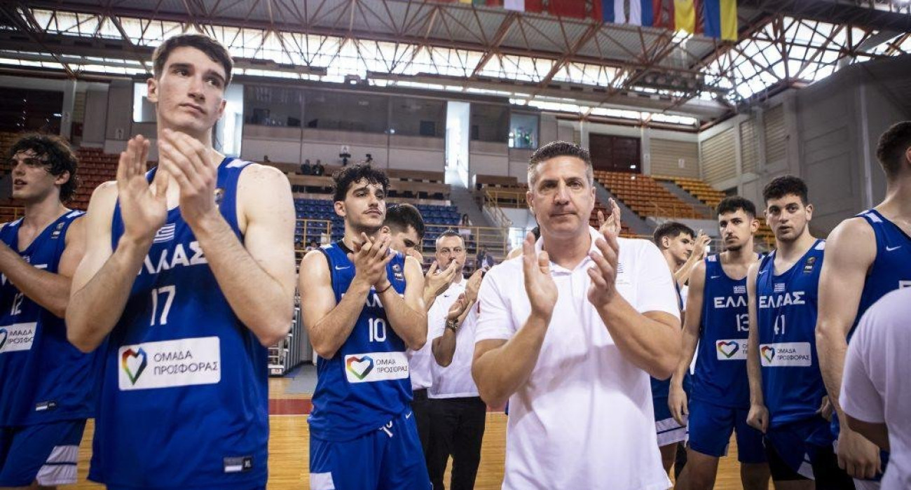Ο Αβδάλας με τον Παπαδόπουλο ευχαριστούν τον κόσμο, Πηγή: ΕΟΚ Ο Αβδάλας με τον Παπαδόπουλο ευχαριστούν τον κόσμο, Πηγή: ΕΟΚ