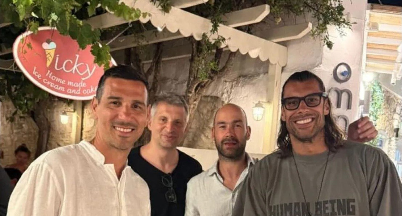 Συνάντηση Θρύλων στην Αντίπαρο: Σπανούλης, Παπαλουκάς, Πρίντεζης και Ζήσης ξανά μαζί! (pic) Συνάντηση Θρύλων στην Αντίπαρο: Σπανούλης, Παπαλουκάς, Πρίντεζης και Ζήσης ξανά μαζί! (pic)