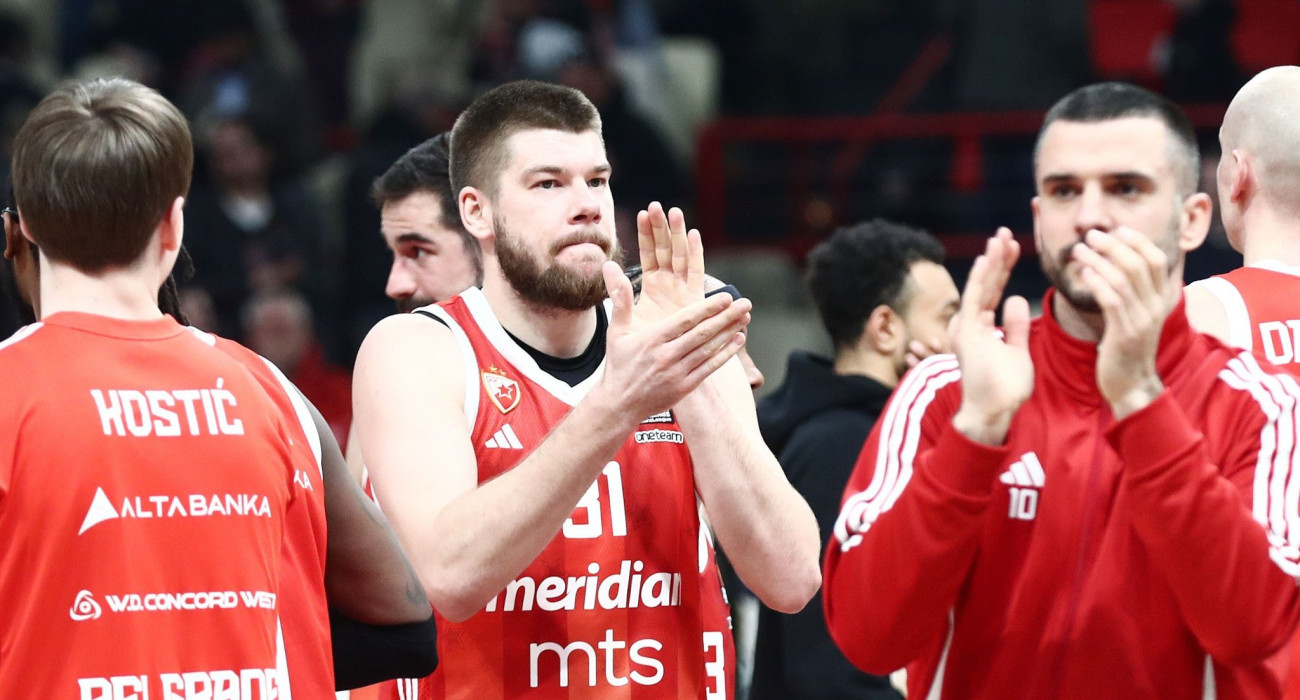 Πηγή : ΙΝΤΙΜΕ - Ο Ρόκας Γκιεντράιτις με την φανέλα του Ερυθρού Αστέρα Πηγή : ΙΝΤΙΜΕ - Ο Ρόκας Γκιεντράιτις με την φανέλα του Ερυθρού Αστέρα